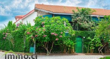 Villa duplex de 8 pièces sise à Cocody – Djibi