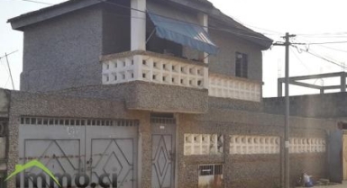 Villa duplex bâtie sur 300 m²