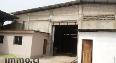 ENTREPOTS SUR 9500M²