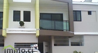 Bel appartement de trois pièces de haut standing à Angré 9è Tranche