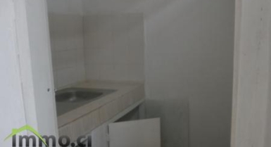 COURS COMMERCIALE A YOP-NIANGON A GAUCHE