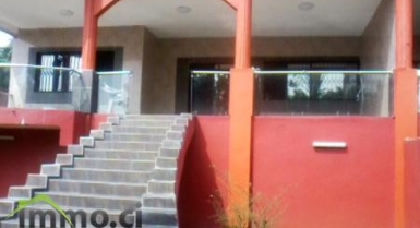 VILLA BASSE DE 4 PIÈCES