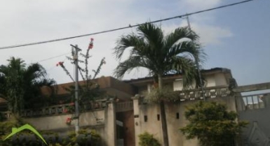 belle villa de 4 pieces a yop cite LAURIER 2