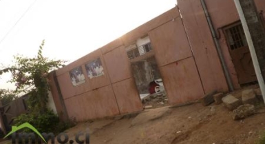 Terrain de 1216 m² clôture sis à la Riviera Golf