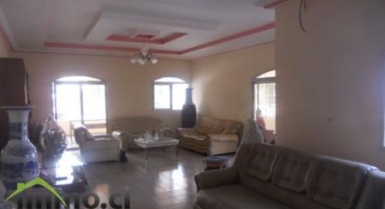 Grande maison en R+2 à Grand-bassam