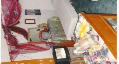 UN SALON DE COIFFURE, UNE SALLE DE MASSAGE ET UNE BOUTIQUE