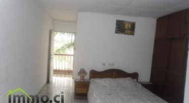 GRANDS STUDIOS MEUBLES AGREABLES ET CONFORTABLES