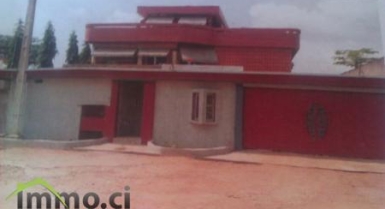 VILLA TRIPLEX DE 11 PIECES