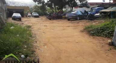 Un terrain commercial de 1000m²