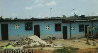 COUR COMMERCIALE DE 5 PORTES