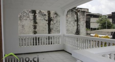 Yopougon une duplex de 7 pièces