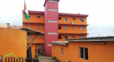 Une grange école de 17 salles de classe